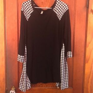 Beautiful black and white print top